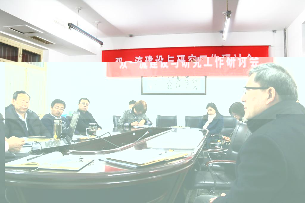 圖2:韦德体育官方网站全體教師就學校新時期的發展任務進行深入讨論